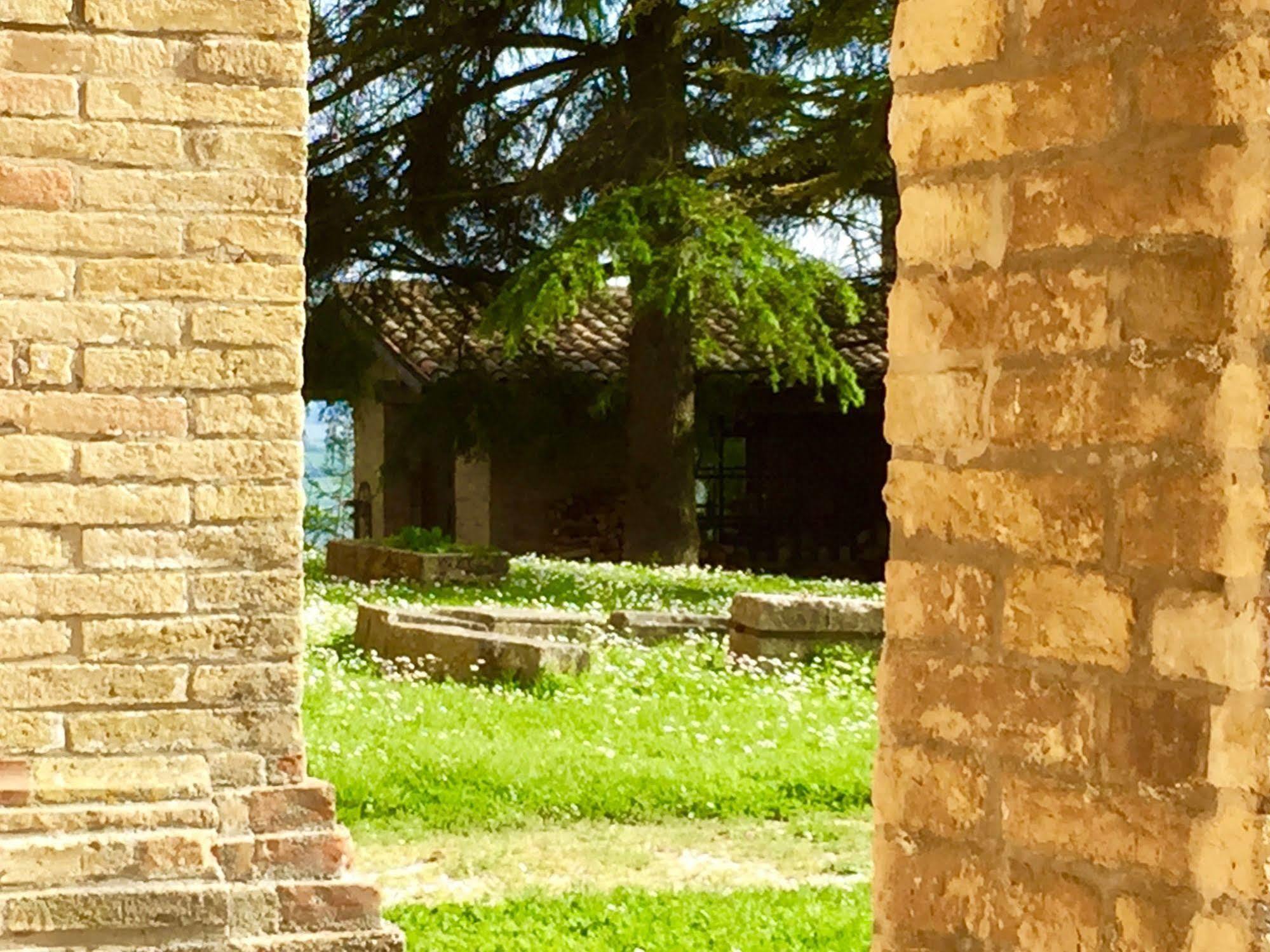 לינה וארוחת בוקר Convento Di San Francesco Mondaino מראה חיצוני תמונה